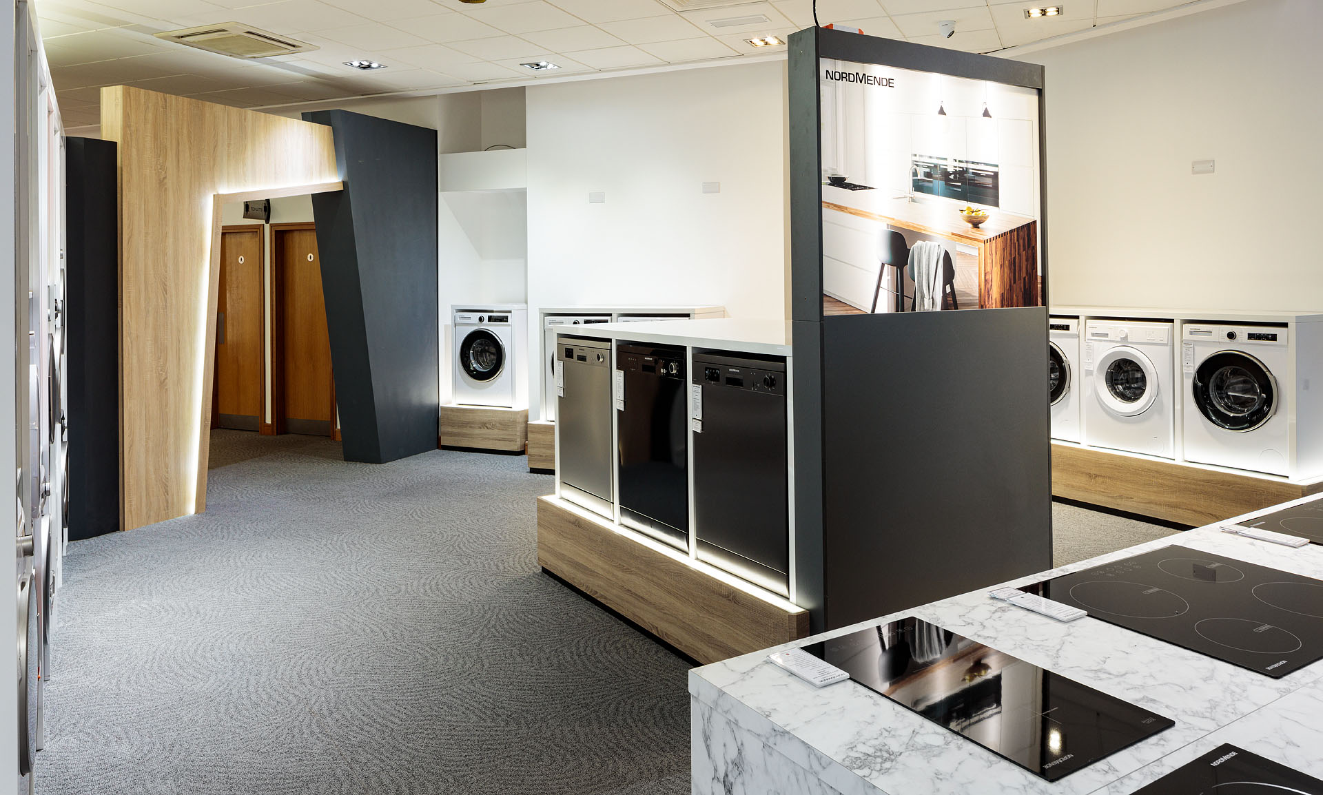 NordMende cooking studio with built‑in ovens and induction